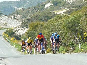 Zypern Radfahren mit Fahrrad durch die Natur